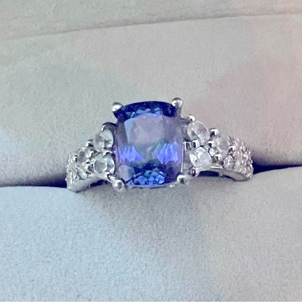 Tanzanite cz ring the main stone is 8mm x 6mm and is approximately 1.25 carats